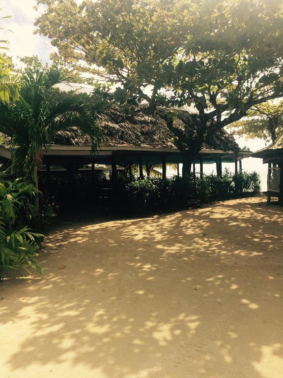 Vacations Beach Fale Hotel Manase Eksteriør billede