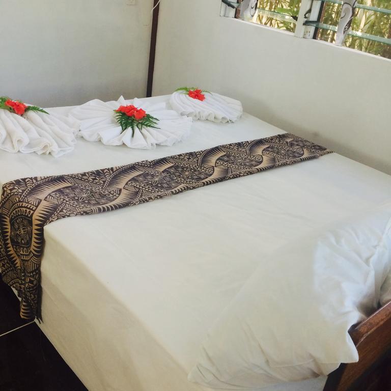 Vacations Beach Fale Hotel Manase Eksteriør billede