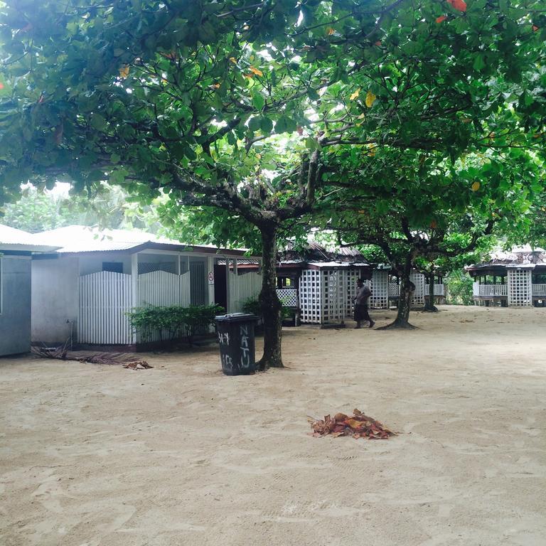 Vacations Beach Fale Hotel Manase Eksteriør billede