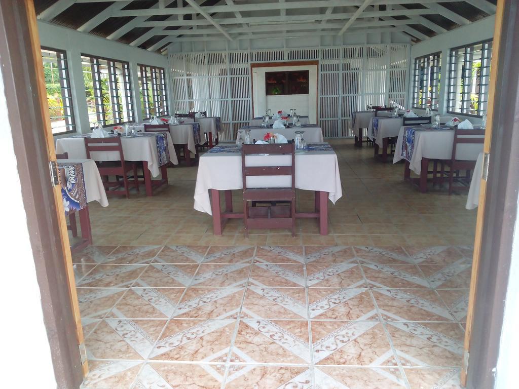 Vacations Beach Fale Hotel Manase Eksteriør billede