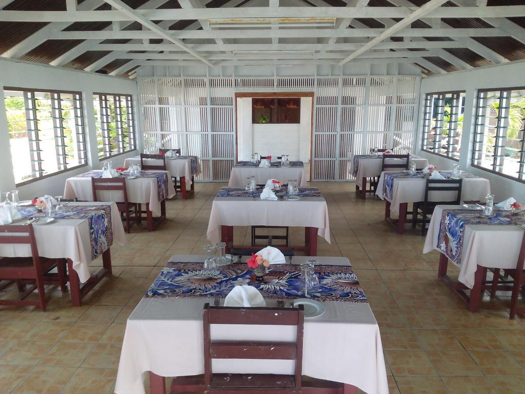 Vacations Beach Fale Hotel Manase Eksteriør billede
