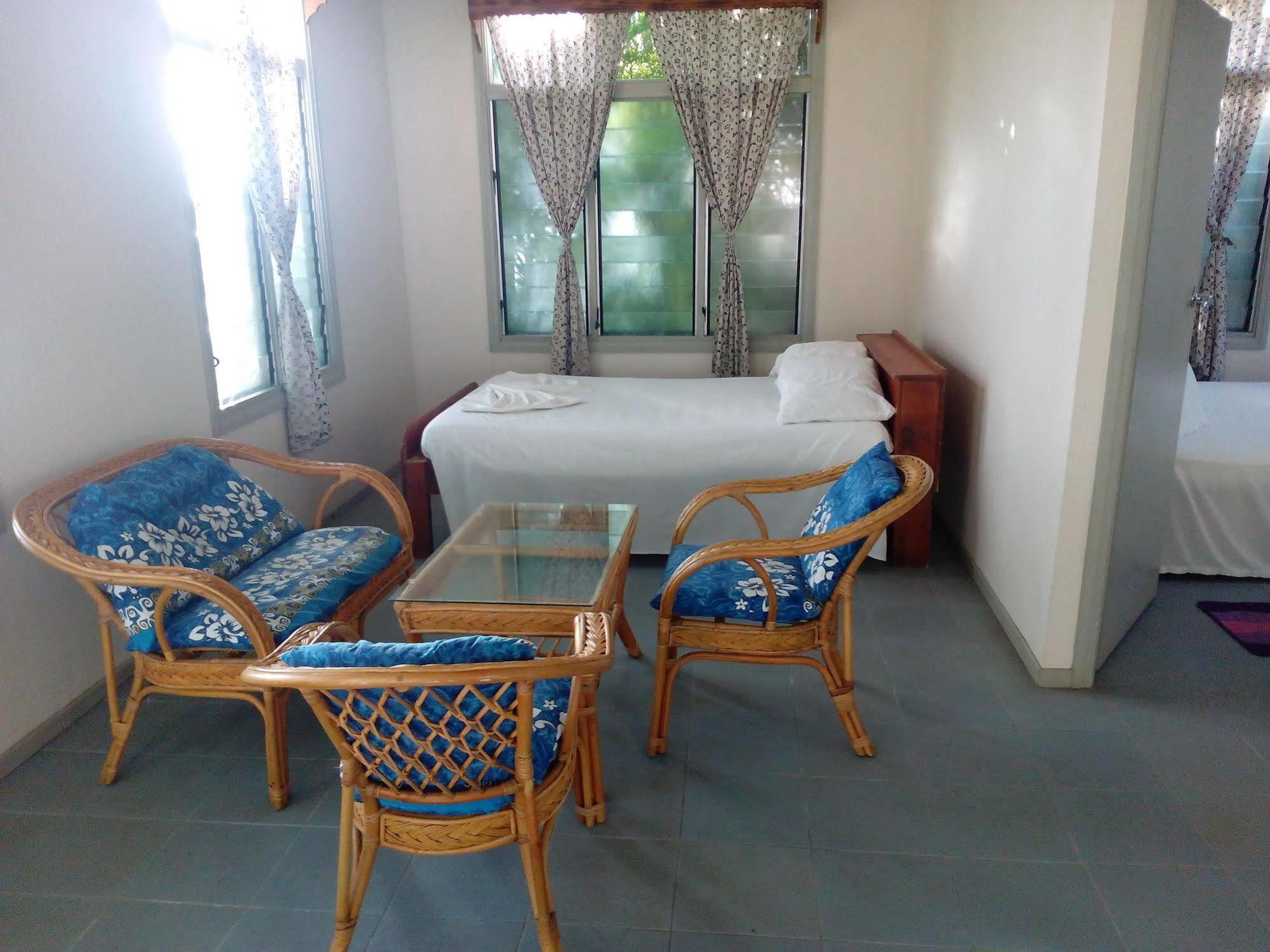 Vacations Beach Fale Hotel Manase Eksteriør billede