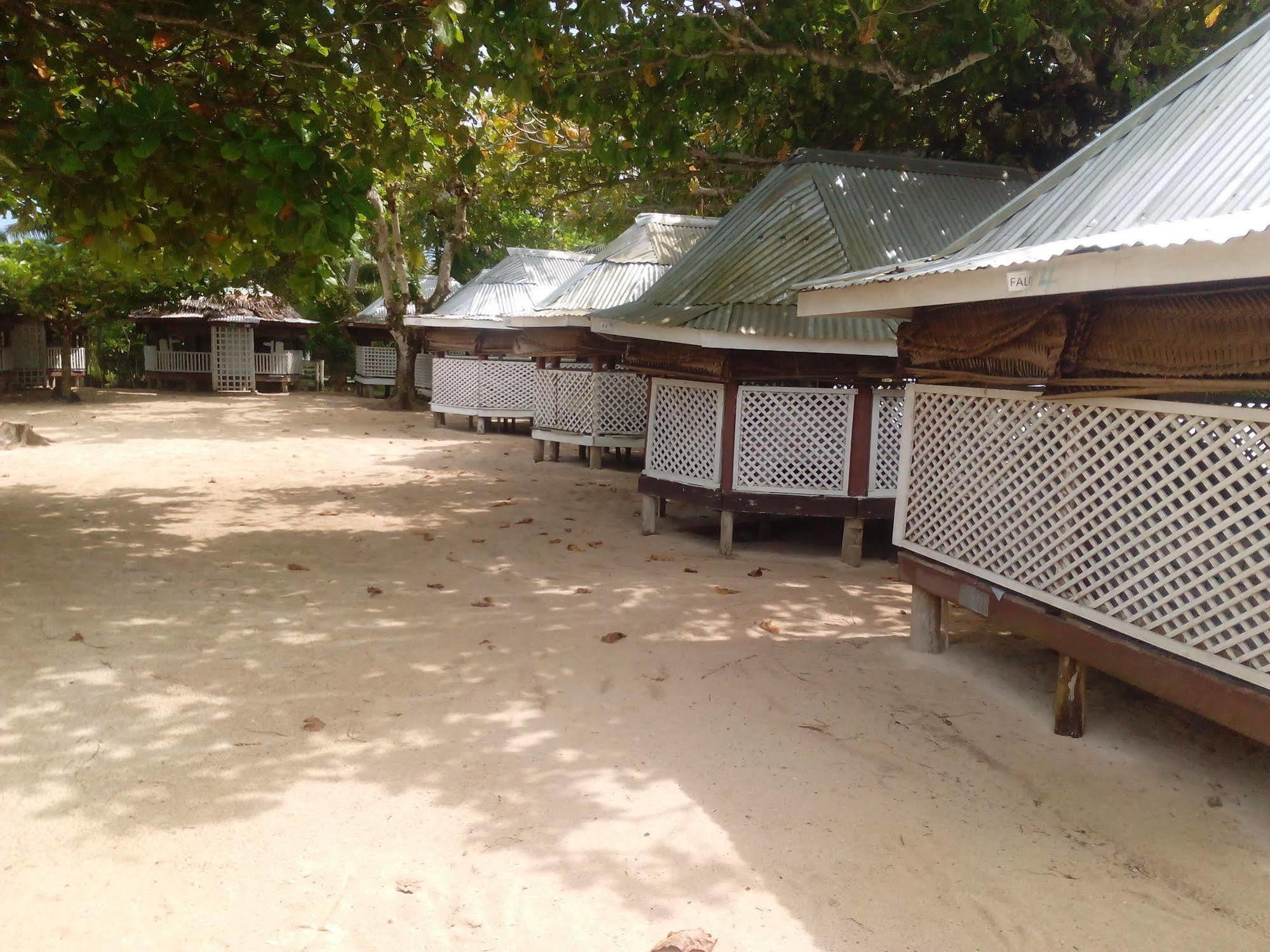 Vacations Beach Fale Hotel Manase Eksteriør billede