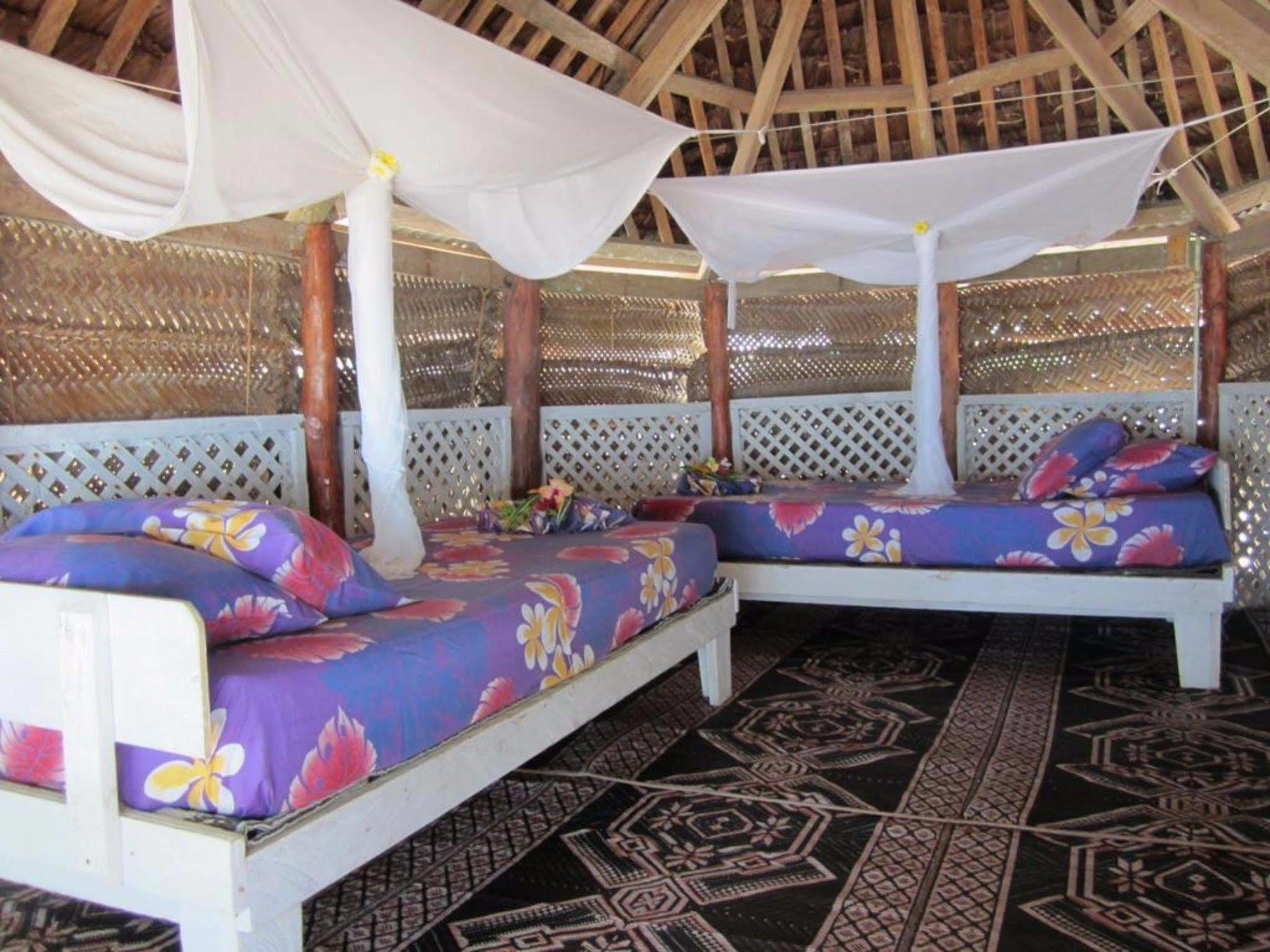 Vacations Beach Fale Hotel Manase Eksteriør billede