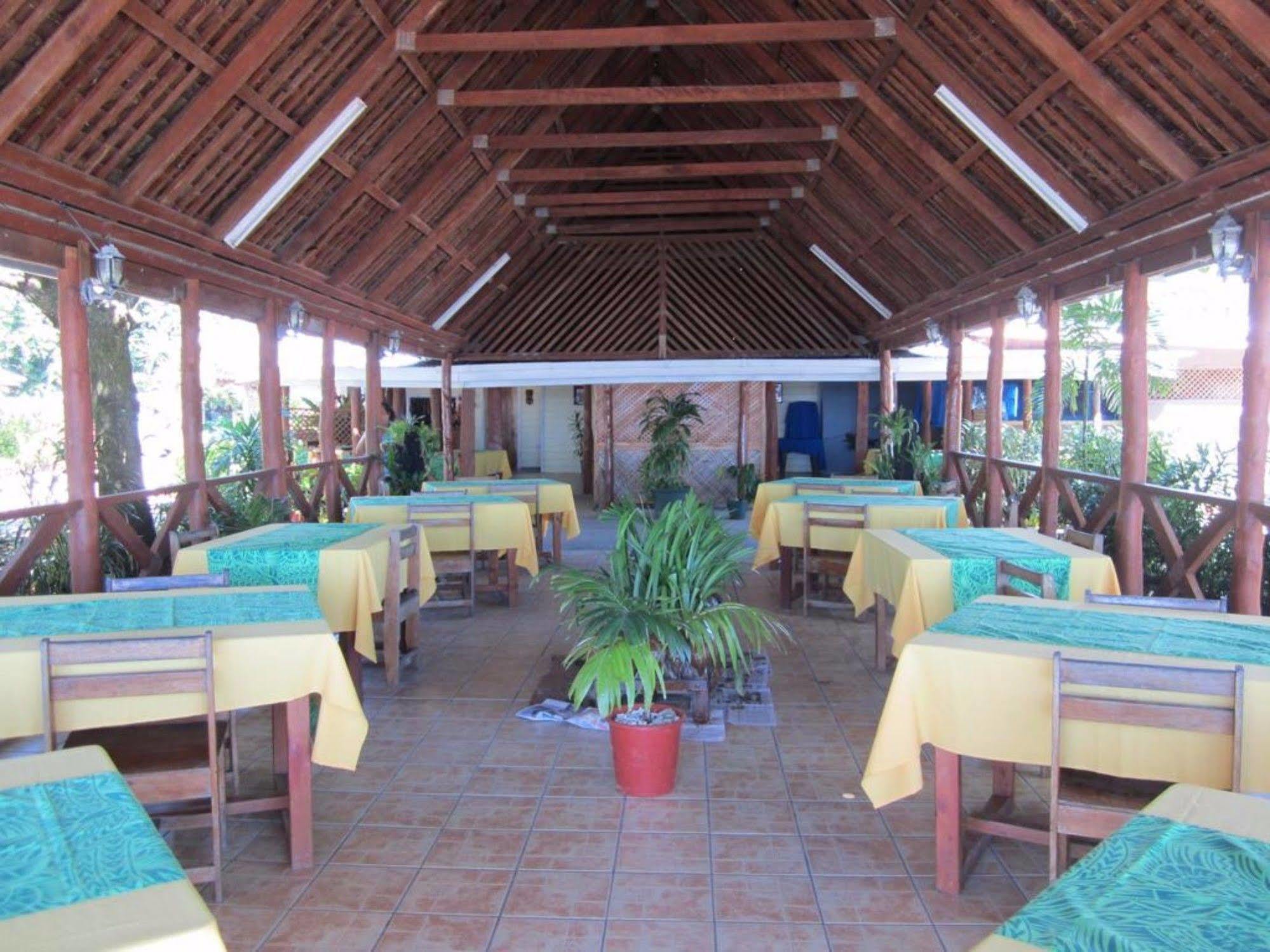 Vacations Beach Fale Hotel Manase Eksteriør billede